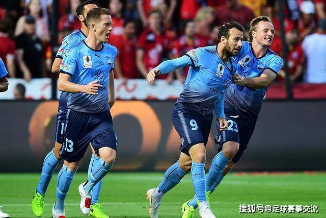 组图：法国队备战训练 姆巴佩笑容灿烂